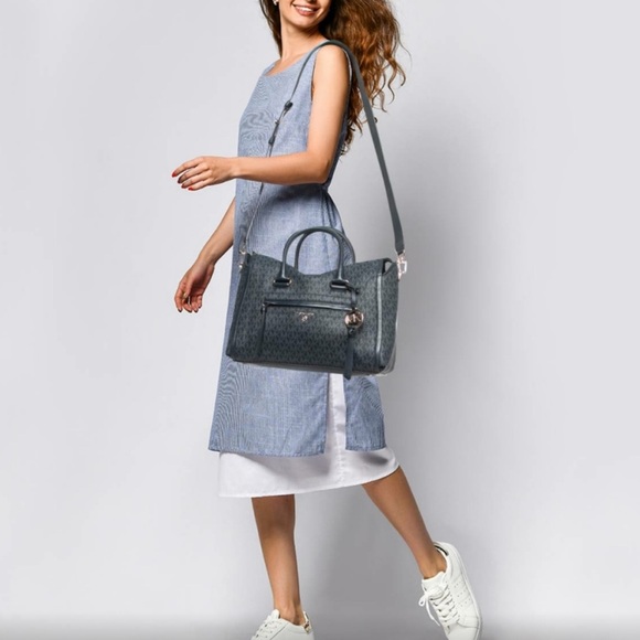 Michael Kors Signature Carine Medium Satchel Navy Blue. - Picture 2 of 9